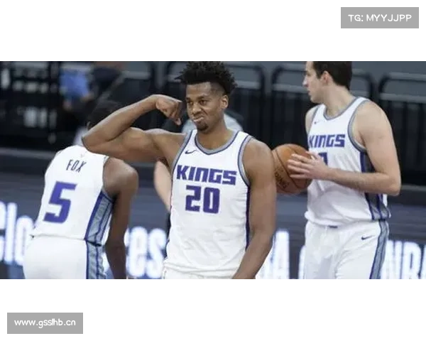NBA小角色竟比超巨还有钱!塔克球鞋镶满钻,兰比尔将冠戒扔马桶 NBA小角色竟比超巨还有钱!塔克球鞋镶满钻,兰比尔将冠戒扔马桶