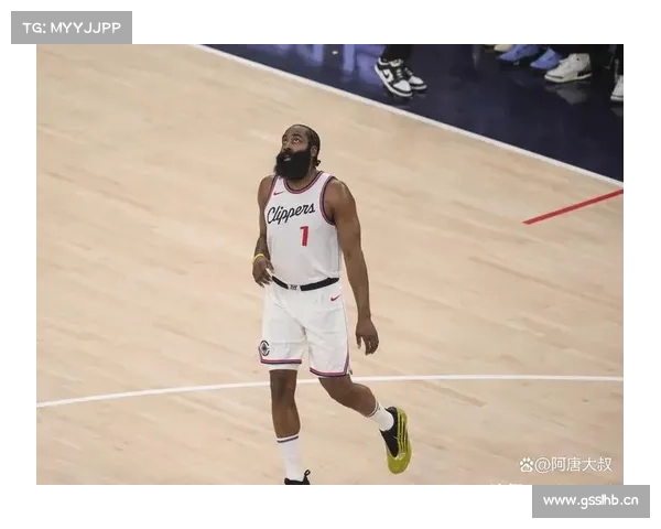 NBA常规赛迎来了一场焦点之战快船队主场迎战骑士队。 NBA常规赛迎来了一场焦点之战快船队主场迎战骑士队。