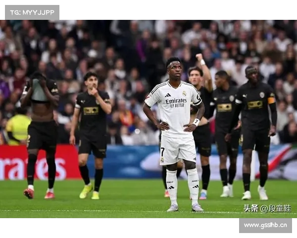 中场休息仅5分钟！皇马vs巴萨下半场开打，上半场因雷暴中断1小时